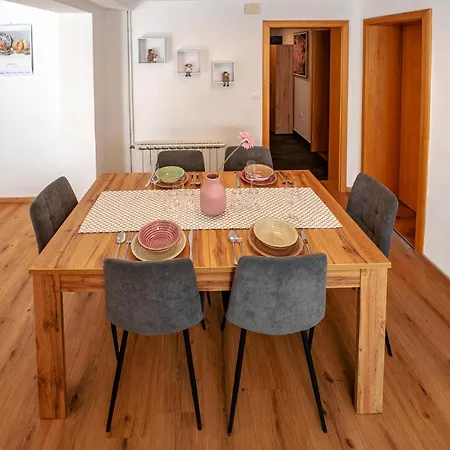 アパート Alpski Skrat, *